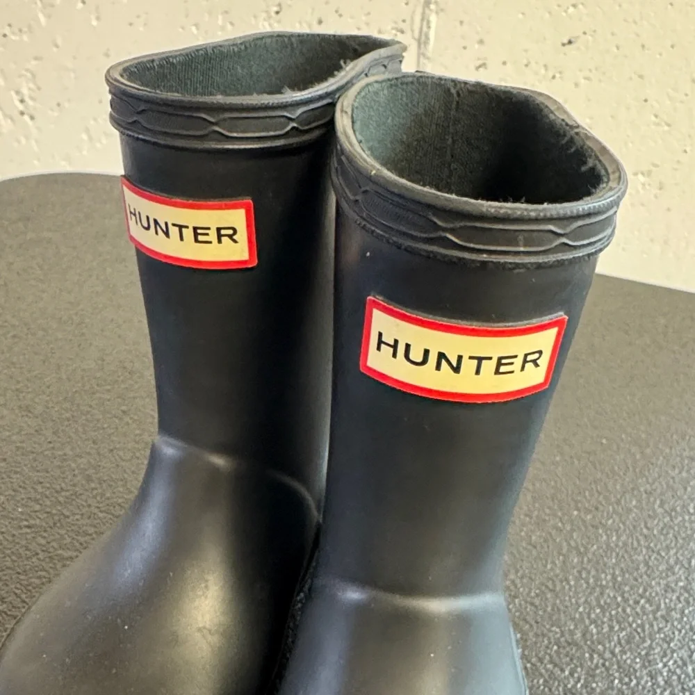 Hunter Classic Black Boots - Picture 2 of 4
